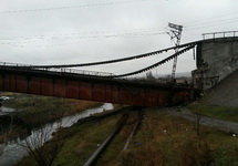 Взорванный мост через Кальчик в Мариуполе. Фото: 0629.com.ua
