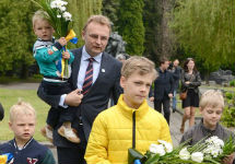 Андрей Садовый с детьми. Фото с ФБ-страницы политика