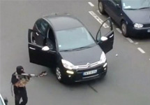 Автомобиль, на котором скрылись нападавшие на Charlie Hebdo. Кадр видеоролика