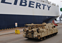 Бронемашина армии США в порту Риги. Фото: DB.Lv