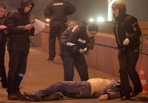 Правоохранители у тела Бориса Немцова. Фото: martin.livejournal.com