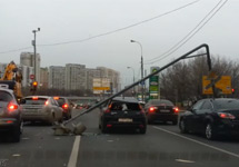 Последствия урагана в Москве. Кадр Lifenews