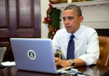 Барак Обама за компьютером. Фото: whitehouse.gov