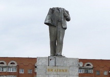 Разрушенный памятник Ленину в Бузулуке. Фото: ria56.ru
