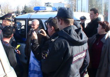 Противостояние активистов и полиции в Севастополе. Фото: krymr.com
