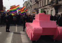 Колонна ЛГБТ-активистов в Петербурге. Фото: instagram.com/bullbullredhag