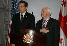 Михаил Саакашвили и Джон Маккейн. Фото: georgia.usembassy.gov