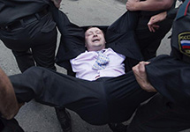 Гей-парад в Москве 27 мая 2012. Задержание Николая Алексеева. Фото Ю.Тимофеева