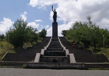Монумент "Мать Армения" в Гюмри. Фото: Википедия