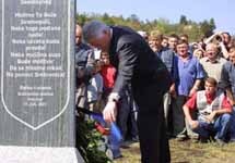 Клинтон открывает мемориал в Сребренице. ФотоAP