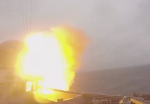 Эсминец Ross перехватывает ракету, 20.10.2015. Кадр видео с youtube-канала U.S. Navy