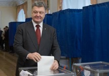 Петр Порошенко голосует на местных выборах, 25.10.2015. Фото: president.gov.ua