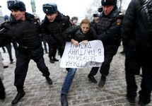 Задержание Алексея Никитина на Пушкинской, 12.12.2015. Фото: svoboda.org