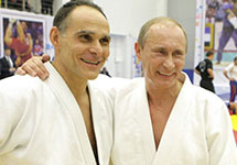 Эцио Гамба и Владимир Путин. Фото с сайта worldcombatgames.com 