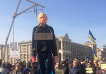 Повешенное чучело Путина на митинге в Киеве. Фото: pravda.com.ua