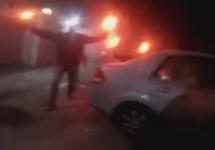 Нападение на российское посольство в Киеве, ночь на 06.03.2016. Кадр видео с youtube-канала Vortex C14