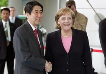 Синдзо Абэ и Ангела Меркель. Фото: bundeskanzlerin.de