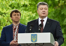 Порошенко открывает памятник Мазепе. Фото: unn.com.ua