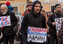 Михаил Барботкин на пикете в поддержку Ильдара Дадина. Фото с личной страницы в Фейсбуке