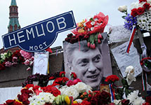 Цветы на месте убийства Бориса Немцова. Фото: pravdapfo.ru
