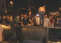 Оппозиция на баррикаде в Ереване, вечер 20.07.2016. Кадр трансляции "Радио Азатутюн"