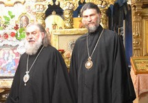 Митрополит Феодор (слева) и епископ Иринарх. Фото: credo.press