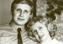 Алексей Пичугин с матерью. Фото из семейного архива