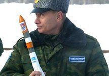Владимир Путин с макетом ракеты-носителя "Молния‑М". Фото: kremlin.ru