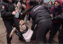 Задержания феминисток в Петербурге. Кадр Грани-ТВ