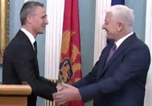 Принятие Черногории в НАТО: Йенс Столтенберг и Душко Маркович. Кадр видео @StateDept