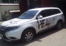 Машина Елены Куликовой после нападения. Фото: 161.ru