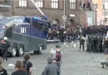Столкновения демонстрантов с полицией в Гамбурге. Кадр Reuters