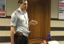 Обыск в штабе Навального в Екатеринбурге. Кадр видео Полины Грейсман