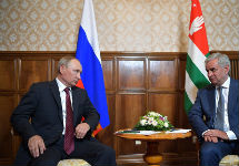 Владимир Путин и Рауль Хаджимба. Фото: kremlin.ru