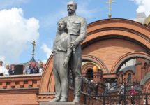 Памятник Николаю II и Алексею в Новосибирске. Фото: enisey.tv