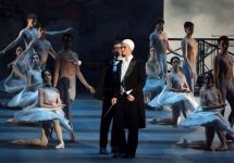 Сцена из балета "Нуреев". Фото: hellomagazine.com