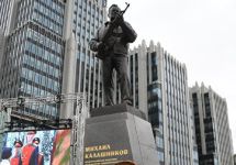 Открытие памятника Михаилу Калашникову. Кадр трансляции