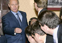 Путин встречается с инвестбанкирами. Фото АР