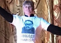 Юрий Посохов в футболке "Свободу режиссеру". Фото: твиттер @Aleksei_Kudrin