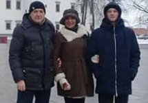 Игорь Стенин с женой и сыном в Вильнюсе. Фото с ВК-страницы Елены Стениной-Гребенюк