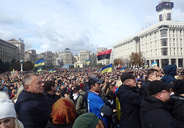 В украинских городах проходят митинги 