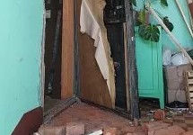 Выломанная дверь в штаб АНС. Фото: телеграм-канал Никиты Зайцева