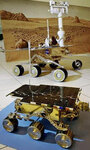 Модели обоих марсоходов. Фото АР/NASA