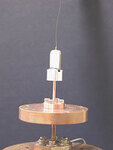 Установка с "крутильным осциллятором", использовавшимся в эксперименте. Фото Penn State University