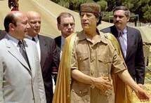 Игорь Иванов и Муамар Каддафи на встрече в Триполи 7 мая. Фото AP