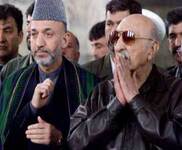Захир Шах (справа) и Хамид Карзаи у могилы короля Надир Шаха. Фото Reuters