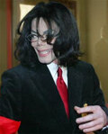 Майкл Джексон в суде Санта-Барбары. Фото АР