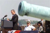 Буш выступает в Национальной университете обороны. Форт Мак-Нейр, Вашингтон. Фото Reuters