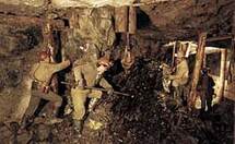 Спасатели пробиваются к заблокированным шахтерам. Фото РИА Новости