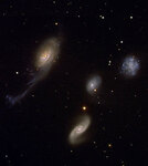 Квартет Роберта - семейство, состоящее из четырех очень разных галактик, расположенных на расстоянии приблизительно 160 миллионов световых лет от нас в центре южного созвездия Феникса. Фото ESO